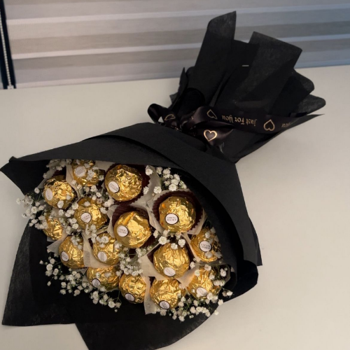 Golden Indulgence – Ferrero Rocher Luxury Chocolate Bouquet