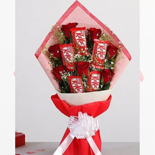 Sweet Roses – KitKat Chocolate & Red Rose Bouquet