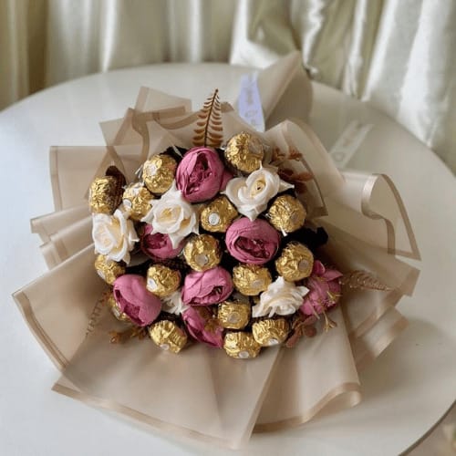 Golden Love Bloom – Ferrero Rocher Rose Bouquet