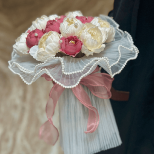 Pearl Elegance – Handcrafted Floral Tulle Bouquet