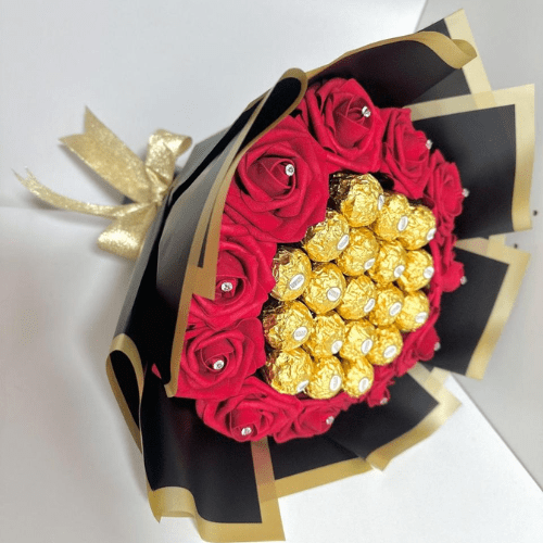 Golden Love Bloom – Ferrero Rocher Rose Bouquet